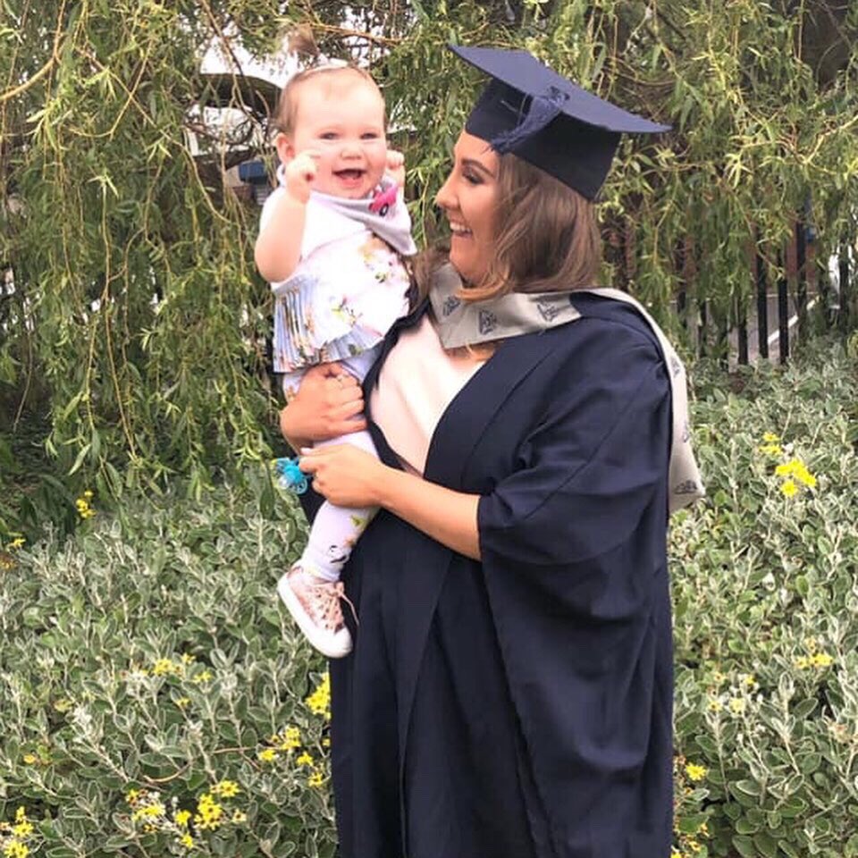 RachelRead95's tweet image. Probably my absolute favourite picture from today 😍 what an amazing day! Graduating with a 1st Class degree! #LJMUGrad #graduation2019 @LJMUNursing @LJMUEHC