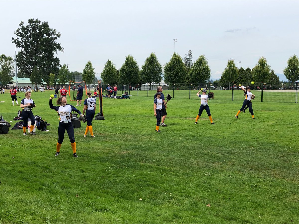 maxmark3G's tweet photo. ⁦@fastballSTA⁩ U16 Angels getting ready for game 3 ⁦@CanadaCup19⁩ https://t.co/Vb2Z9n5UeK