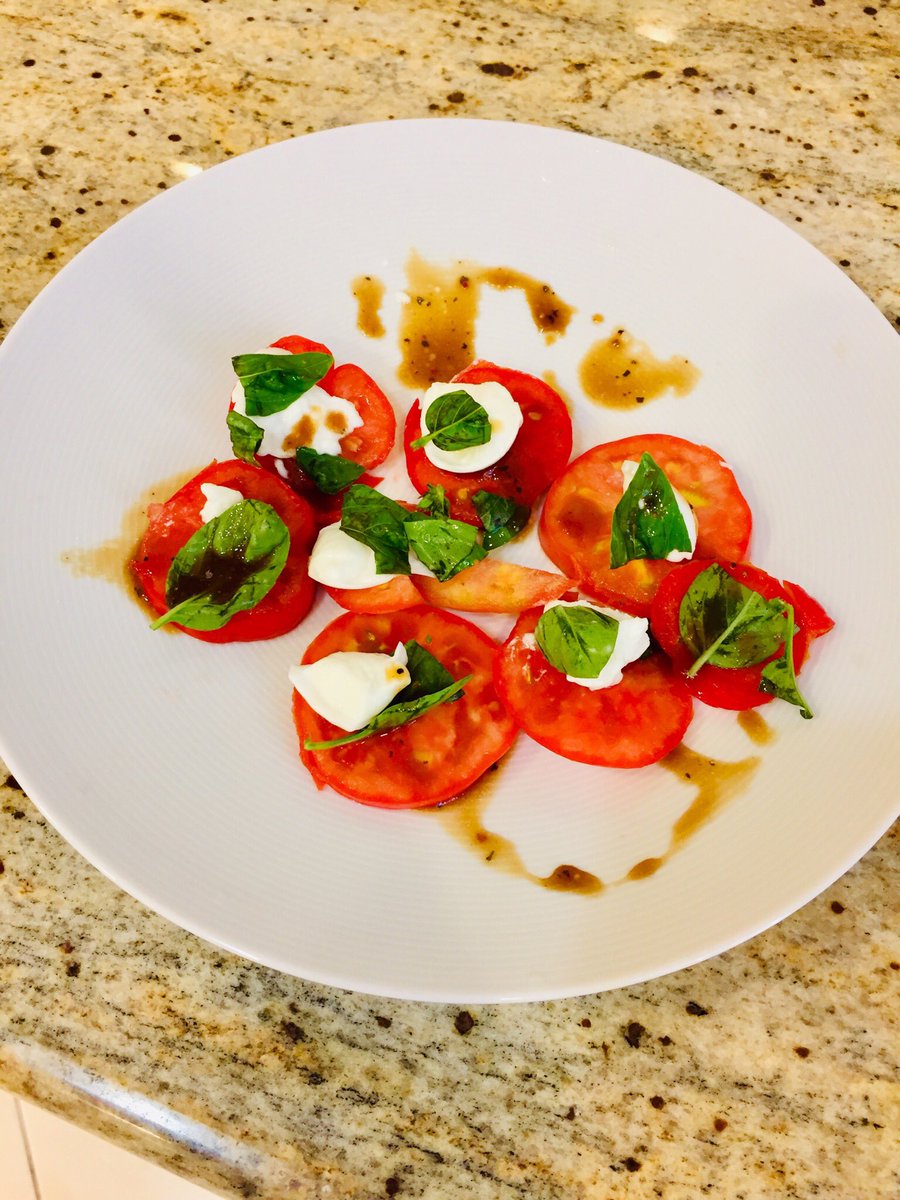 TheFoodie8's tweet photo. #CapreseSalad #HomeGrownHeirloomTomatoes #FreshBuffaloMozzarella #GardenPickedBasil #BalsamicReduction #TrueCooks #EatPgh #InTheSummerTimeYoureFeelinFine ๐
๐ฟ ๐ฎ๐น๐๐ https://t.co/jNdtQMRAOn