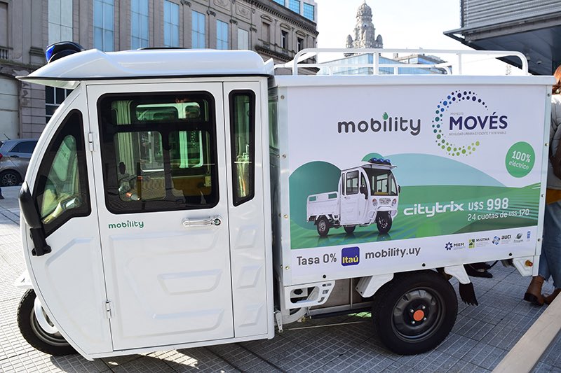 stefanliller's tweet photo. Probando triciclos y bicicletas eléctricas para reparto en #Montevideo - una iniciativa de nuestro proyecto #MOVÉS que tiene como objetivo impulsar la transición hacia una movilidad urbana inclusiva y de bajas emisiones de carbono en #Uruguay https://t.co/d24Qf7pDkI