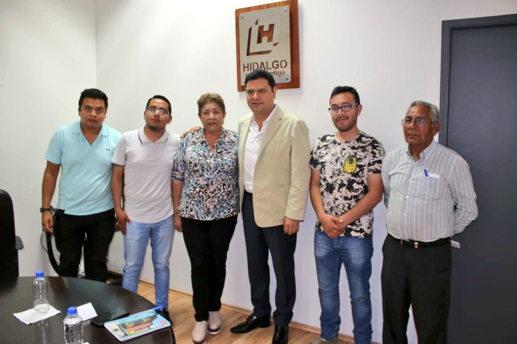 DanielRolandoJ's tweet image. El escuchar de manera cercana a la ciudadanía es una de las prioridades en el gobierno de @omarfayad, continuaremos apoyando a todas las familias de #Hidalgo para que cuenten con acciones de calidad que mejoren su bienestar. #AudienciaPública