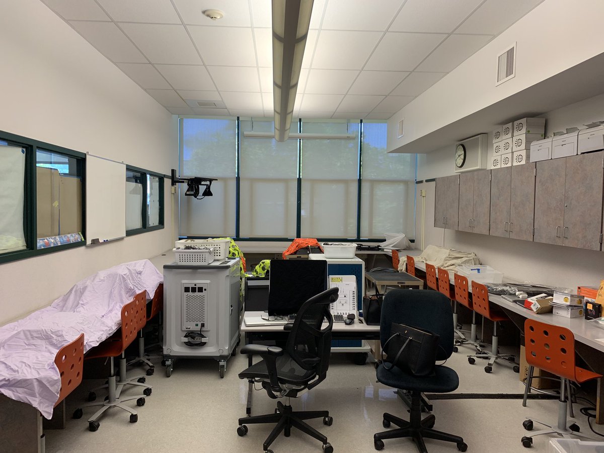 LeahScholer's tweet photo. Reaching out into the twitterverse for inspiration/ideas/suggestions for converting our computer lab into a production studio/makerspace for primary students (K-3)! We have a blank canvas here! @jcorippo @LisaTeachesTech @bribriggs #MERITfamily #21centurylearning #makelearn https://t.co/48IA6DwK9n