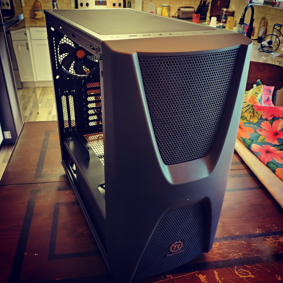 DDCustomMods's tweet photo. 🛠 Next on the table.. @thermaltakeusa Commander C34 case. Time to make it match the prelude's color scheme

#PreludePC #PCmods #PCMR #ATX #PCcase https://t.co/12O1a47yrD