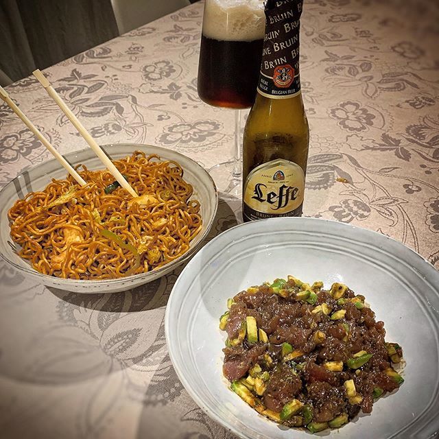 Antojos de martes noche 
Tartar de atún, Yakisoba &amp; Beer #acaseta
#estoyquemesalgo ift.tt/2YHlWTT