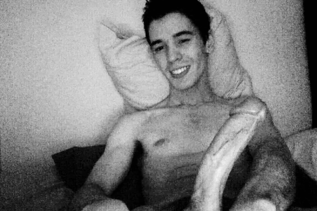 BrandonChaseXXX's tweet photo. Thanks for the love here’s an older nude from me but a timeless one #hung #white #boy #nude #me https://t.co/U0cbM7jXy9