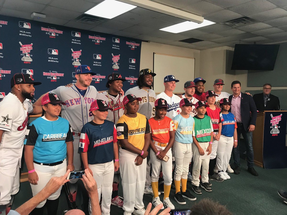 LittleLeagueCAN's tweet photo. A few lucky little leaguers had the chance to attend the @AllStarGame Home Run Derby last night. Each Derby contestant was partnered with a little leaguer. Canada's Team the @BlueJays Vladdy Jr. was partnered with a Canadian Little Leaguer, Nolan #HRDerby2019 #AllStarGame https://t.co/YIVMMUt7gi