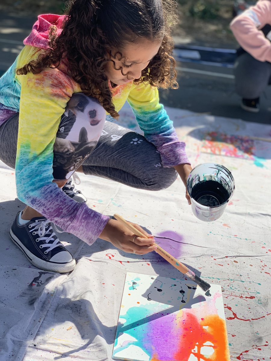 I’m teaching kids to paint this week at <a href="/cjandersonb22/">Cj Anderson</a>’s summer camp! <a href="/DNDFoundation22/">CJ Anderson’s Dreams Never Die Foundation</a> 🤩