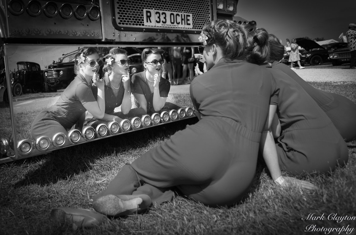 MyFavThingsUK's tweet photo. A shiny vehicle to check our lipstick ๐๐๐
๐ธ Mark Clayton Photography
.
.
#touchingup #makeup #lipstickcheck #mirror #photography #blackandwhite #shinyvehicle #inbetweensets #singers #dancers #girlgroup #vintagegirls #vintagestyle #vintagetrio #myfavthingsuk https://t.co/XmO5CSRmVg