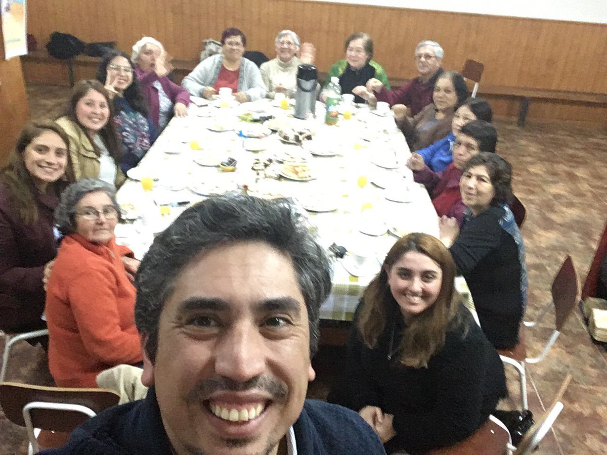 SenamaLosRios's tweet photo. Junto a la encargada #AdultoMayor @MunicipioLanco @arhunterg visitamos a la agrupación de pensionados de la localidad de #Malalhue, compartimos la alegría del nuevo #CentroDia que operará en la comuna y que ayudará a la autovalencia de las personas mayores #ChileEnMarcha https://t.co/0DajeRTcre
