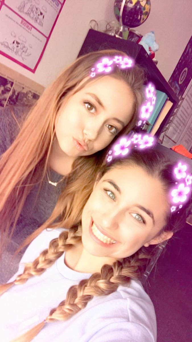 riischweigart's tweet photo. happy birthday aubs 💞💖 i love you TOOOOO much, thanks for the being the bestest. i hope you have an amazing day 🤩 https://t.co/R3sHJILkMQ