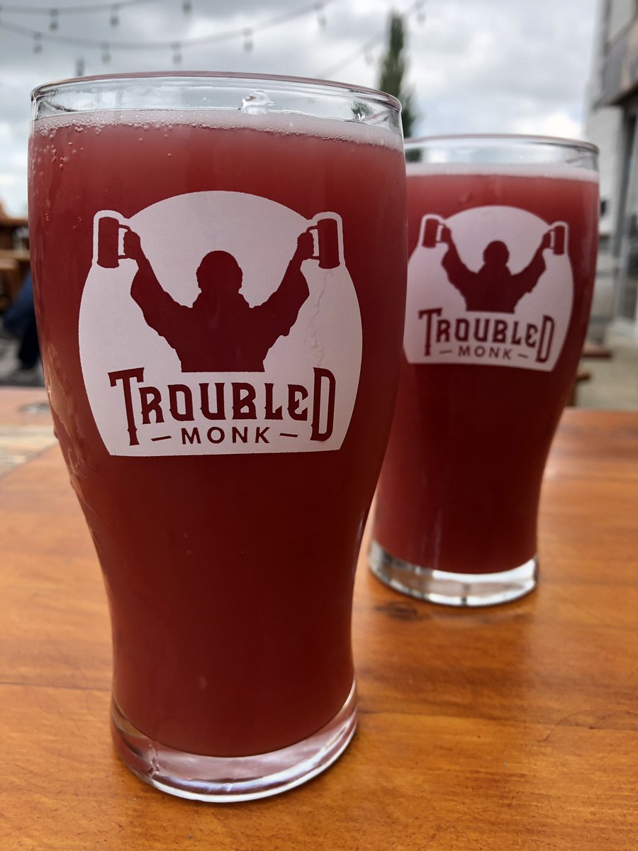 Boogaloobettie's tweet photo. Hmmmm.... @ChristaDicknoe1 @TroubledMonk #looksgood #beerdate https://t.co/kUdnblugkC