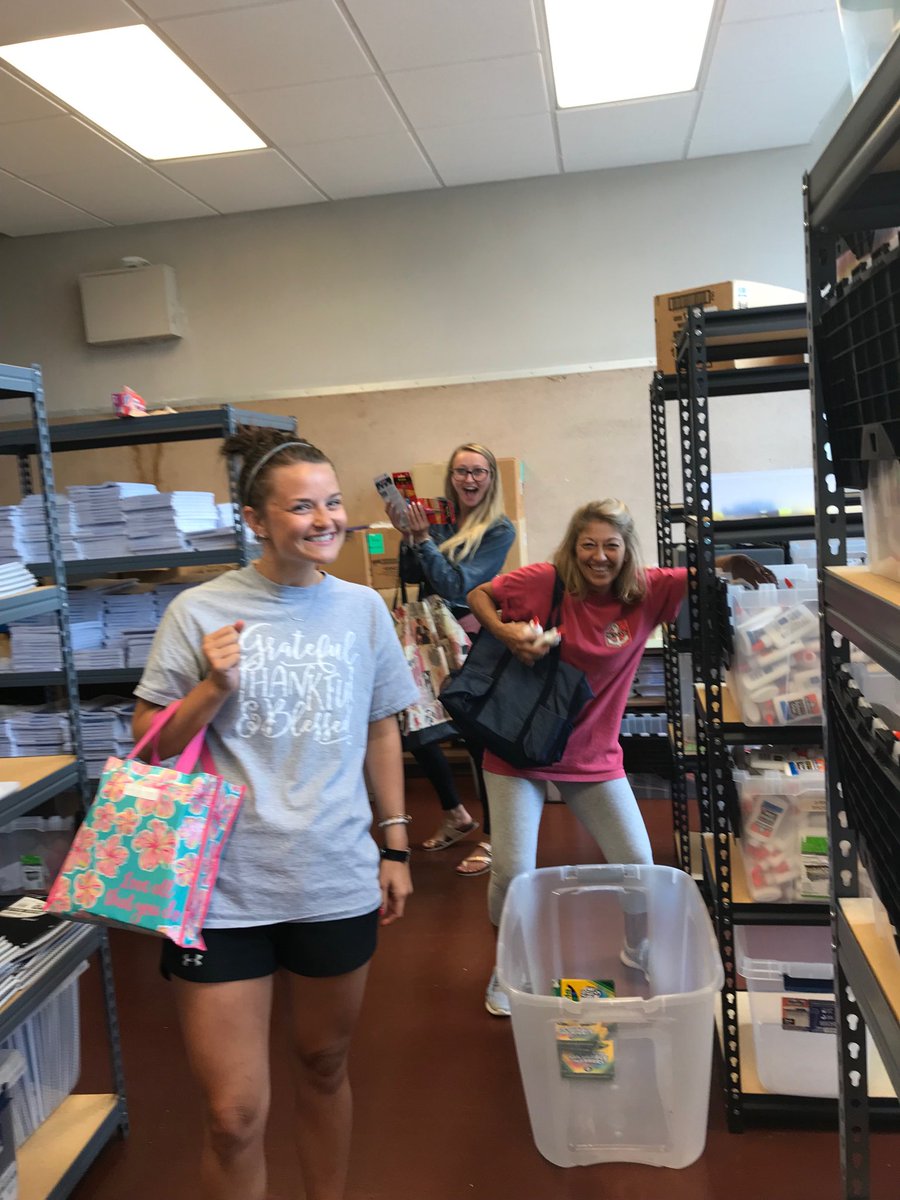GeMassey's tweet photo. We took advantage of free supplies today! What a great way to lessen the burden for parents and be prepared for students! #CIS #communitiesinschool https://t.co/WpTgMr81co