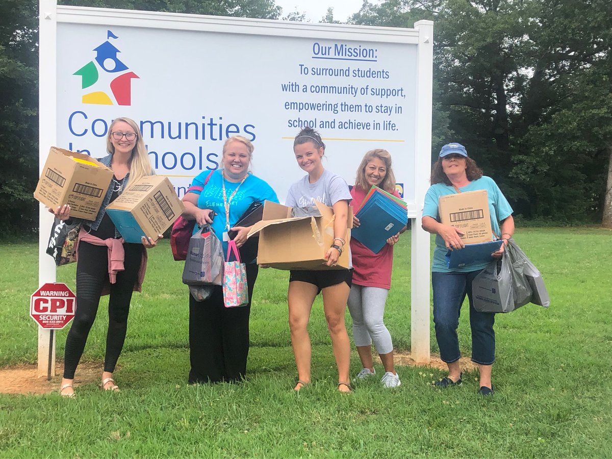 GeMassey's tweet photo. We took advantage of free supplies today! What a great way to lessen the burden for parents and be prepared for students! #CIS #communitiesinschool https://t.co/WpTgMr81co