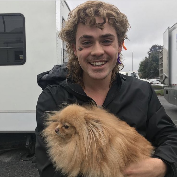 twabigail's tweet photo. dacre and joe with a dog is all i needed https://t.co/sffXiiBoTN