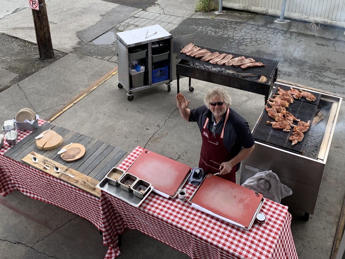 rubwithlove's tweet photo. Tommy D is in the house!!!!! #grilling like a champ! #ribs #chicken #bbq #rubwithlove #deliciousfood #delicioustothebone https://t.co/GunJb5qwuQ