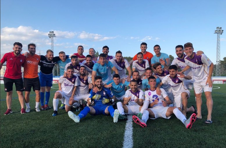 carlospjaen's tweet photo. De los que hace dos meses todos valían para Segunda B (renovación masiva), ahora no vale casi ninguno para Tercera. Así de coherente es el proyecto del @RealJaenCF y las manos en las que estamos. https://t.co/U3T5C1nXZj