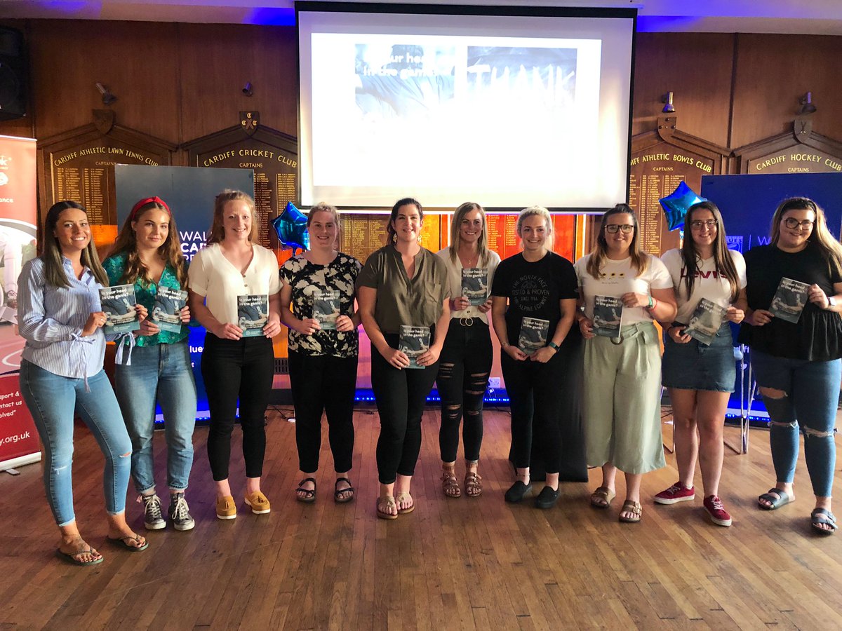 Cardiff_RugbyW's tweet photo. The biggest thank you to @mentalhealth, @theWRPA, @WelshRugbyUnion, @cardiff_blues and to our wonderful chaplain @lewis_heth for making this project a  huge success. Is your head in the game? #ItsOkayNotToBeOkay 🧠 https://t.co/DzDmGlgjnV