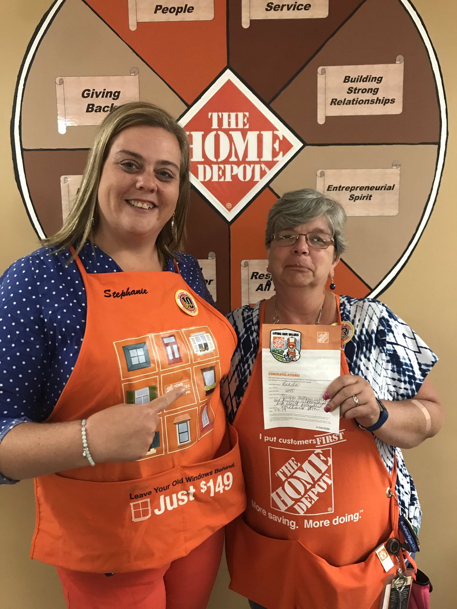stephanie101312's tweet photo. Day 2 of the #NYTour! Awesome morning spent with Team #6155! So excited to work with this team!  Great job to Linda-COS, for her whole store engagement and building strong relationships with the service provider teams! So impressive! @TylerHage @DavidBalta4 @rex_hartley https://t.co/BSAV4XVhyZ