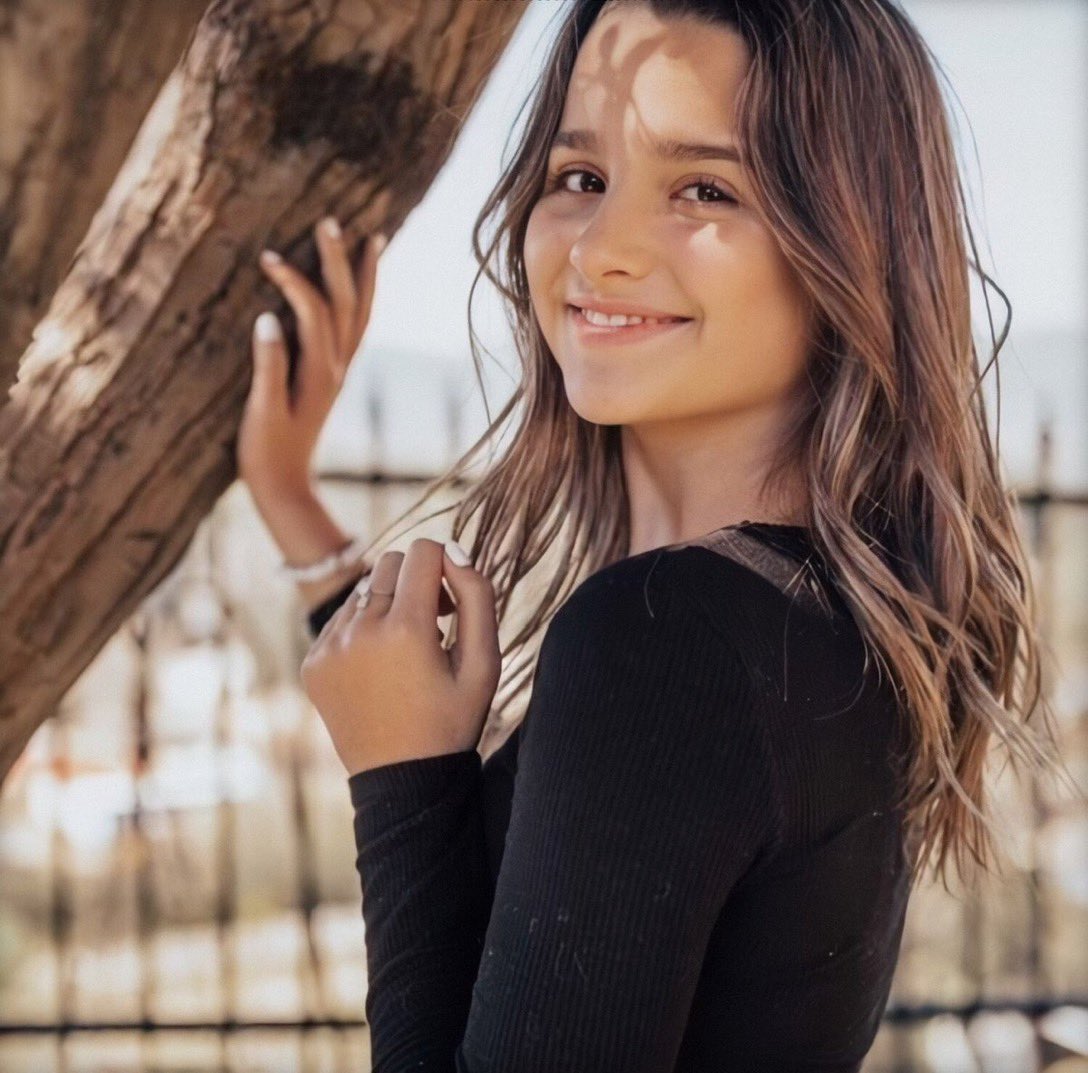 lexiT2004's tweet photo. I vote @annieleblanc for #ChoiceMusicWebStar
#asher #asherangel #asherdovangel #asherangeledit #ashannie #asheredit #pasher #jandi #edit #ccedit #asherangelchemistry #annieleblanc #chemistry #andimack #asherfan #asherfanpage #asherfollowfanpages #shazam https://t.co/DJjPavkKrQ