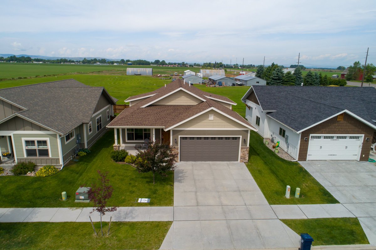 AspireRealtyMT's tweet photo. 📣 Just listed  📣

Contact the A-Team to schedule your tour of this 
Loyal Gardens beauty!!
🛏 - 3 Bedrooms
🛁 - 2 Bathrooms
🚗 - 2 Car Garage
📬 - 825 Advance Dr, Bozeman
📲 - 406-570-0632 https://t.co/XzZQgZGbKX