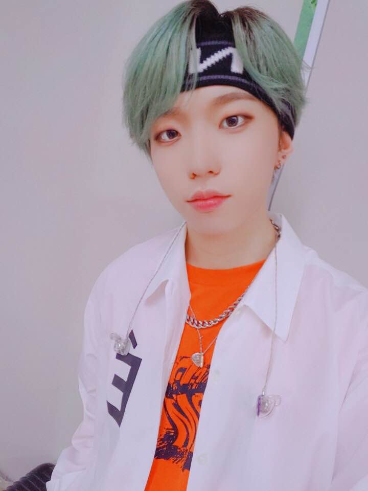 DCrunchBrasil's tweet photo. [TRAD | 09.07.2019]

[#OV] 6 semanas!! Orange orange, é o O.V. Eu queria muito ter comprado sorvete para Diana que veio hoje... Mas já que não pude fazer isso, vou deixar uma selfie que é tão legal quanto um sorvete! Obrigado e pilsuhaeyo♥️
#OV #TheShow #OrangeOrange #Pilsuhaeyo https://t.co/7XhJWroEOk