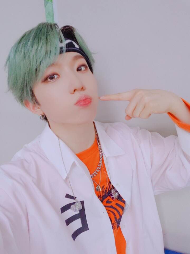 DCrunchBrasil's tweet photo. [TRAD | 09.07.2019]

[#OV] 6 semanas!! Orange orange, é o O.V. Eu queria muito ter comprado sorvete para Diana que veio hoje... Mas já que não pude fazer isso, vou deixar uma selfie que é tão legal quanto um sorvete! Obrigado e pilsuhaeyo♥️
#OV #TheShow #OrangeOrange #Pilsuhaeyo https://t.co/7XhJWroEOk