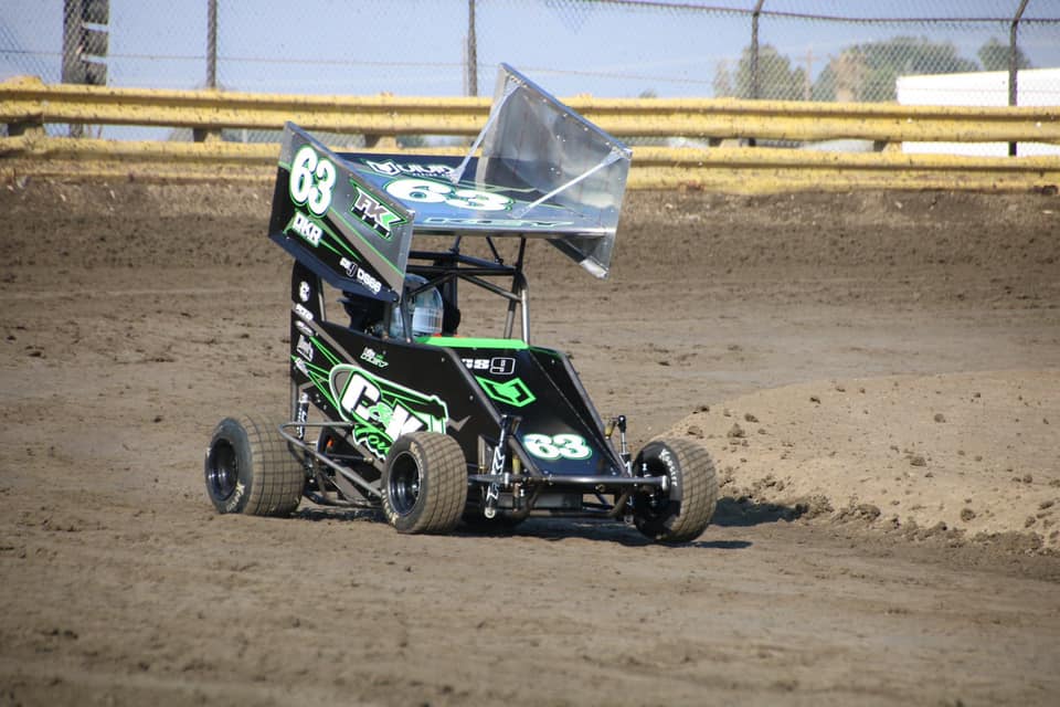 Both cars ran at Lemoore Raceway Saturday night. With the debut of the brand new CS9 jr sprint, Colton landed on the podium in 3rd place. Cody’s night ended with yet more motor problems.