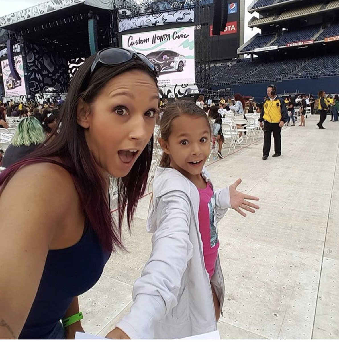 zaria_lockhart's tweet photo. 4 years ago I threw this kiddo on a plane and we landed in OC. Drove down to San Diego and told her she was seeing @onedirection ! Best/biggest surprise ever...and an unforgettable night! #OTRASanDiego #1DFanProjectCA https://t.co/TD6Yj4OFuS