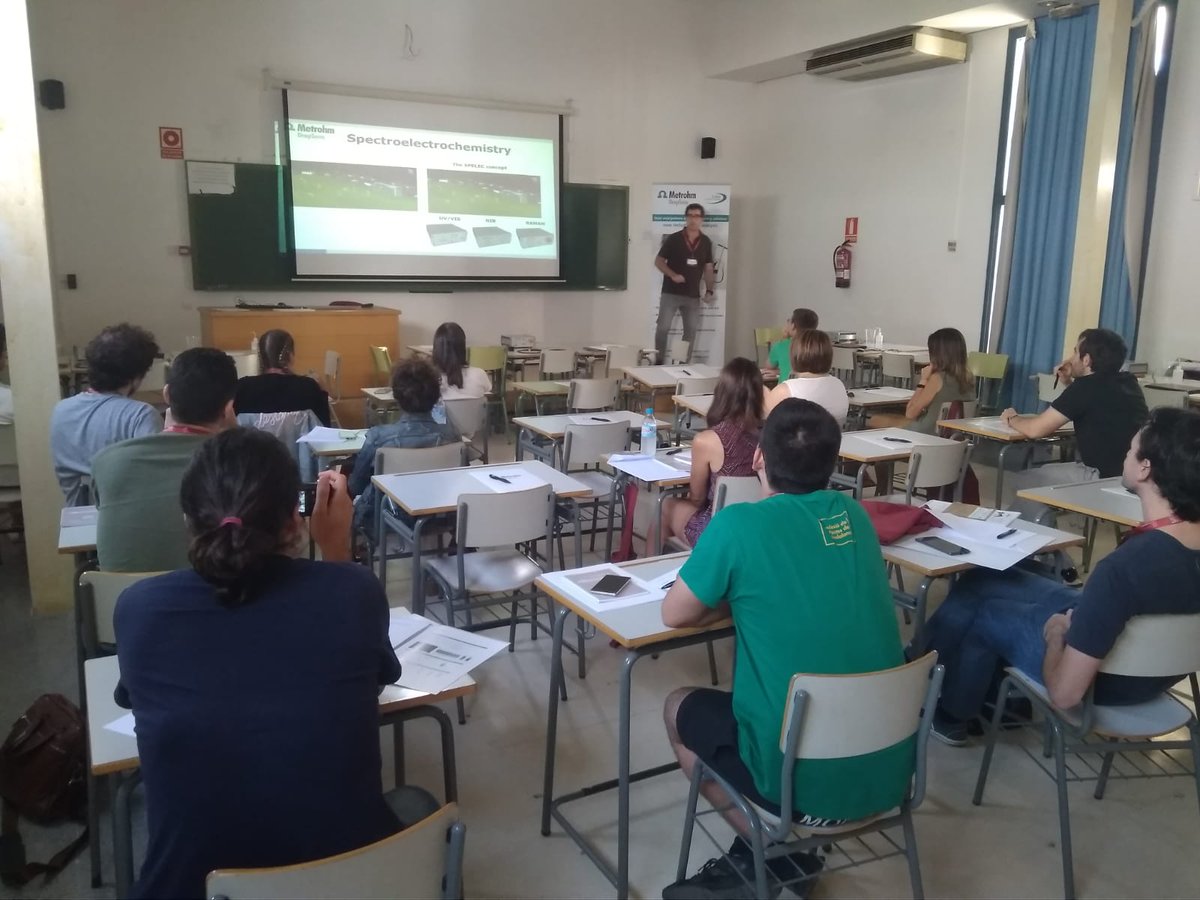 acolinaubu's tweet photo. Spectroelectrochemistry workshop for starting the XL spanish congress of electrochemistry. Showing the features of #spelec. Always a pleasure to share the floor with @David_Ibnz https://t.co/Y6ATgItFnK