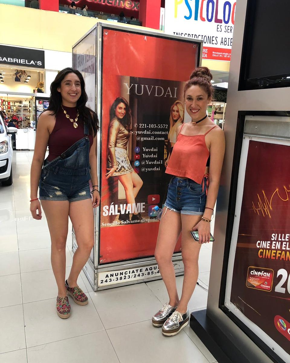 Yuvdai1's tweet photo. Gracias a todos los que nos acompañarón, nos divertimos muuucho!! 
#yuvdai #sisters #plazadorada #show #cantantes #dueto #contentas #singers #livewithpation #melodies #sencillo #Sálvame #lovinglife #acoustic https://t.co/s2rAYIy1yx
