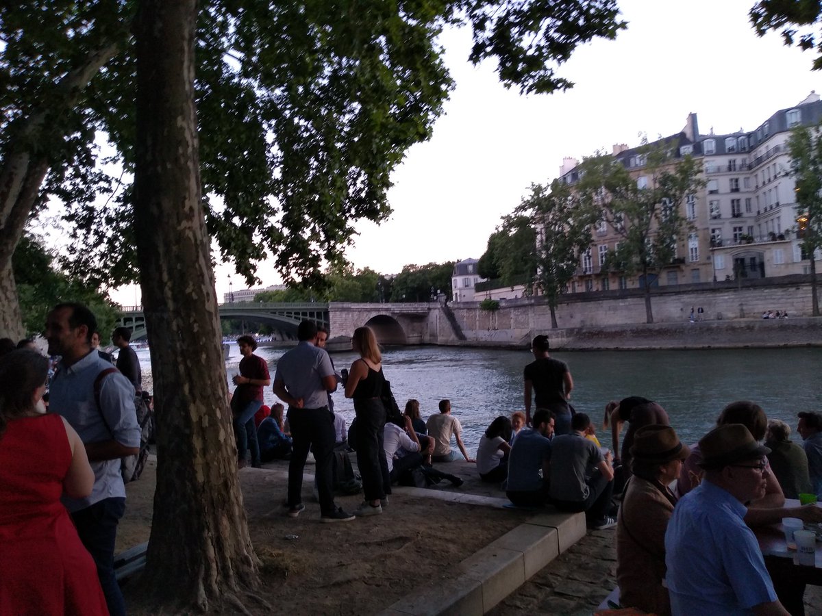Très bon moment de détente sur les berges de Seine avec les ami.e. s et connaissances de <a href="/Paris_EnCommun/">Paris En Commun</a>