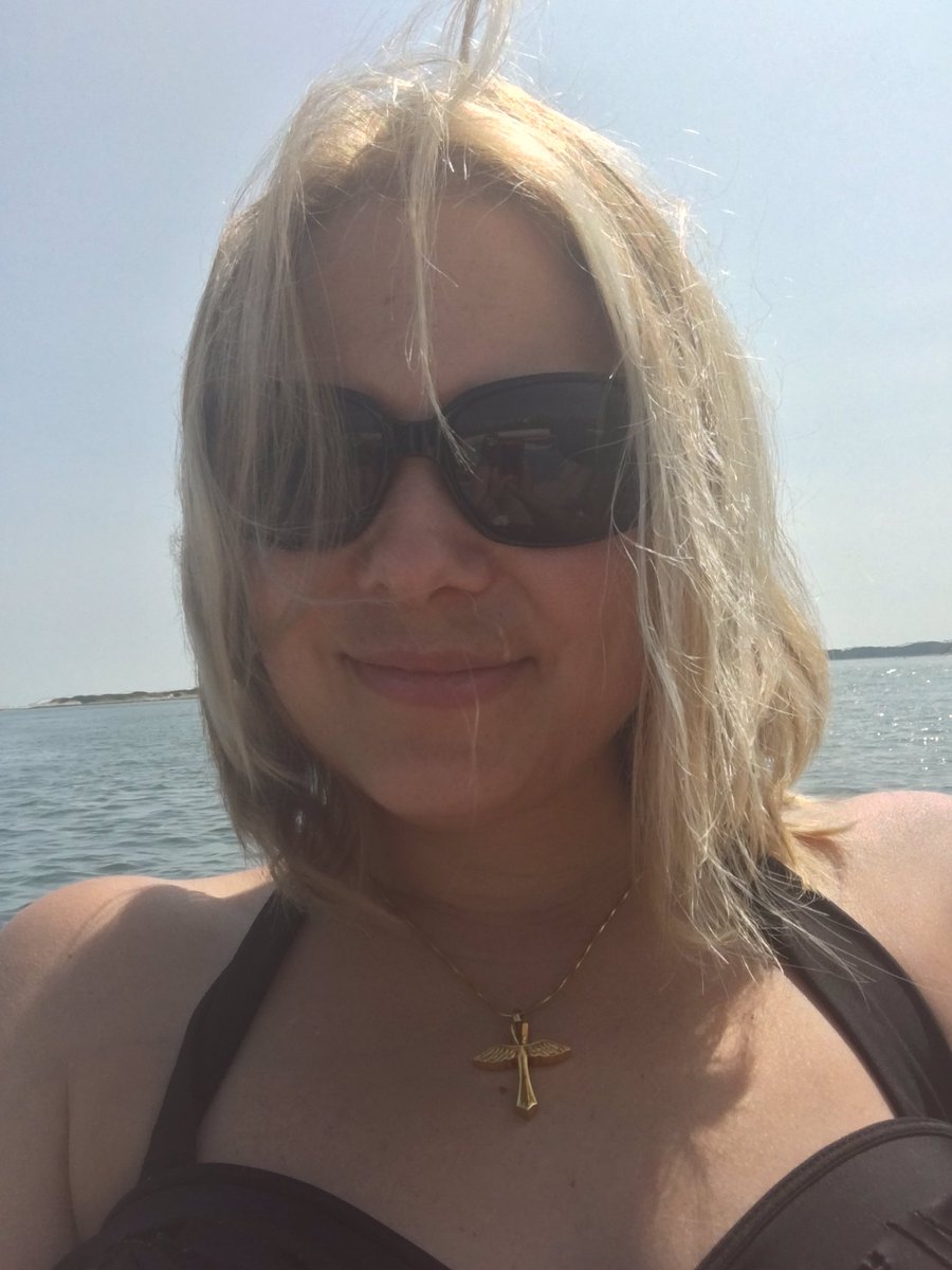 WaysViolet's tweet photo. Sometimes all a girl needs is some sun, sand, and salt water to make her happy! 💕 https://t.co/P7Q9pzONRM