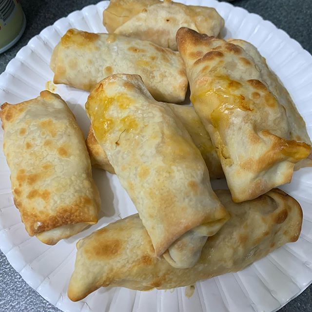 TheCBDMom's tweet photo. I guarantee I will never be a professional egg roll wrapper 😉 but I made the Buffalo Chicken Egg Rolls from @skinnytaste in the air fryer for dinner/snack/lunch!I guarantee I will never be a professional egg roll wrapper 😉 but I made the Buffalo Chicken Egg Rolls from @skinn… https://t.co/HQWWjWPvxd