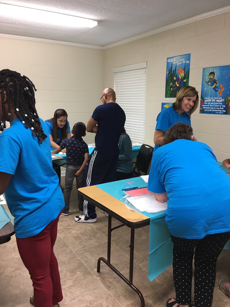 enoell21's tweet photo. Pathways to literacy #P2ONE #P2K such wonderful families! Thank you family engagement coordinators and teachers! https://t.co/erwQTr0RA5