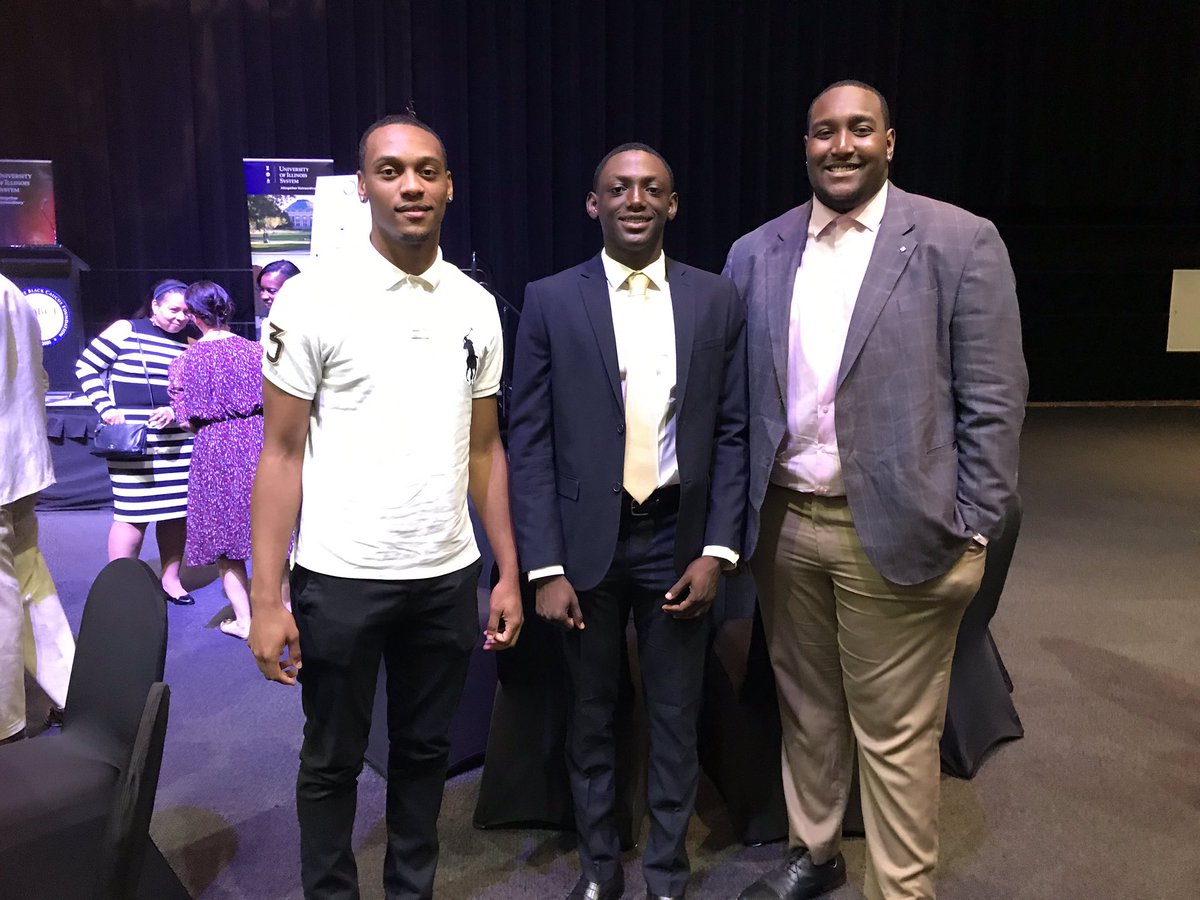 mycrownnglory's tweet photo. Illinois Legislative Black Caucus Scholarship recipients!ππ½ππ½ππ½
#SELECTNATION
#StudentAthletes
#ChicagoSelect https://t.co/sAdh0xAPyA