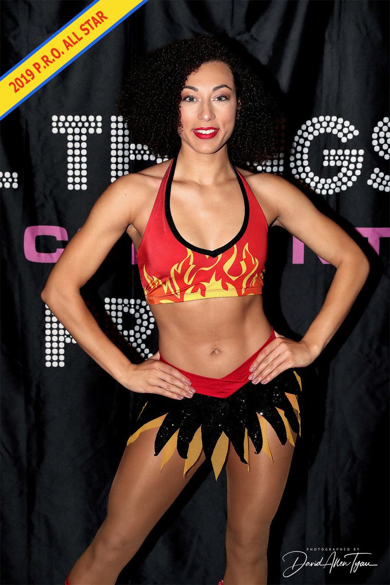 UltimateCheer's tweet photo. Introducing our next 2019 P-R-O Convention All Star: Hunnies Cheerleader Sierra. See more photos of her here: https://t.co/VkY4BPwrtZ.
#AllPro3
#ProConvention2019
#SidelineDistraction
#ProCheer
@HunniesCheer https://t.co/gqerolAmiG