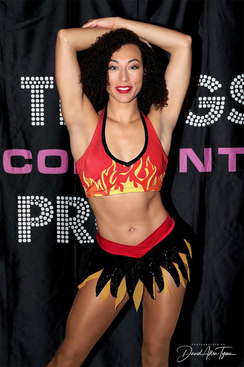 UltimateCheer's tweet photo. Introducing our next 2019 P-R-O Convention All Star: Hunnies Cheerleader Sierra. See more photos of her here: https://t.co/VkY4BPwrtZ.
#AllPro3
#ProConvention2019
#SidelineDistraction
#ProCheer
@HunniesCheer https://t.co/gqerolAmiG