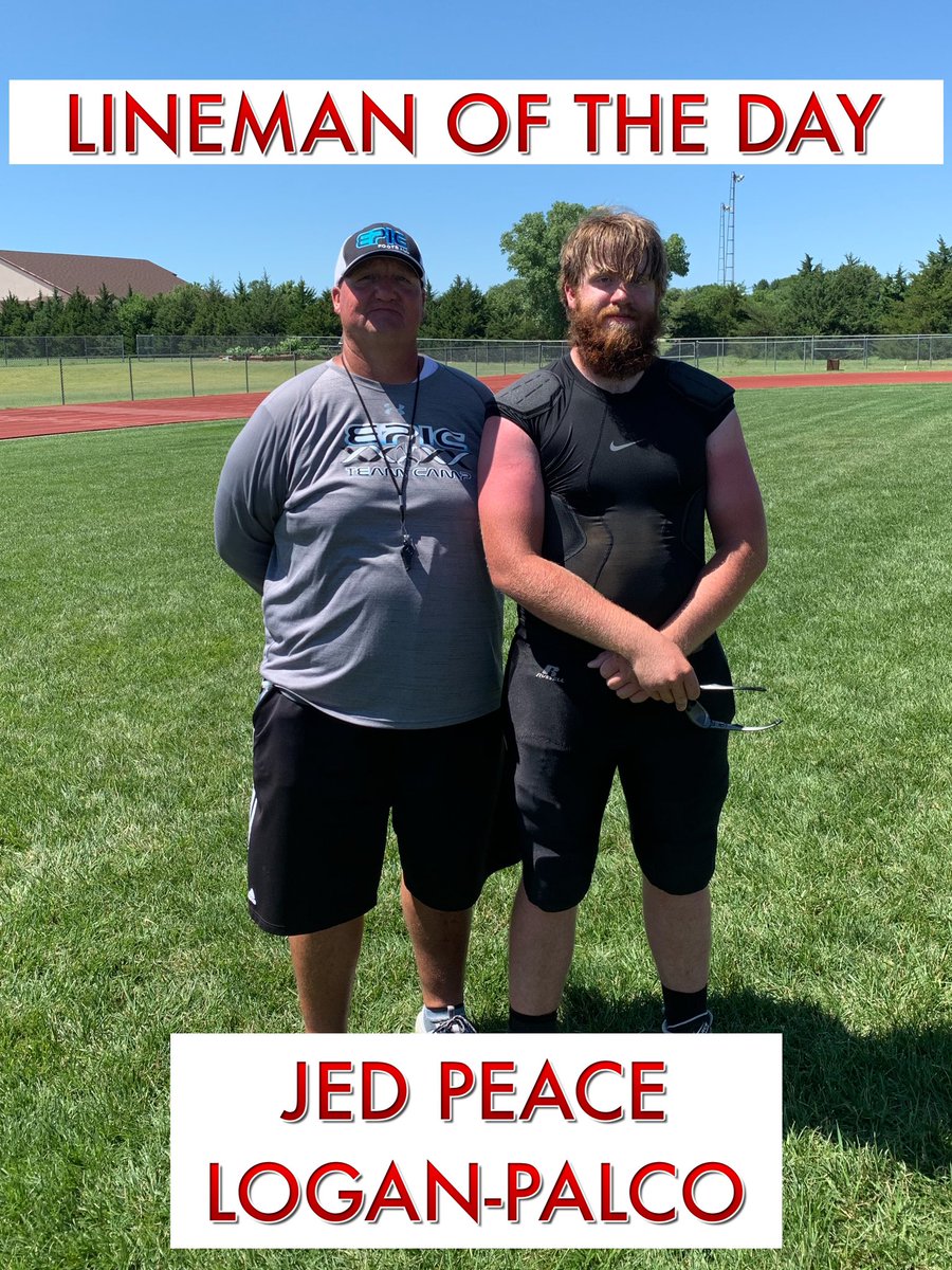 epicteamcamps's tweet image. @usd326 @PalcoRoosters lineman’s game is as great as his beard‼️💯🏈💣👊 #blockingmachine #epicfootballcamps @ScottPo2511