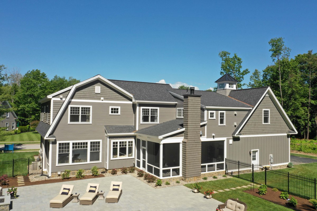 WittHomes's tweet photo. We can’t get enough of this exterior + this exterior color used on this colonial inspired home❕ Thank you @James_Hardie for making this home incredibly stunning with the use of your aged pewter siding product❕🏡

#witthomes #customhome #exteriordesign #saratogasprings #saratoga https://t.co/TXlxVpEwSw