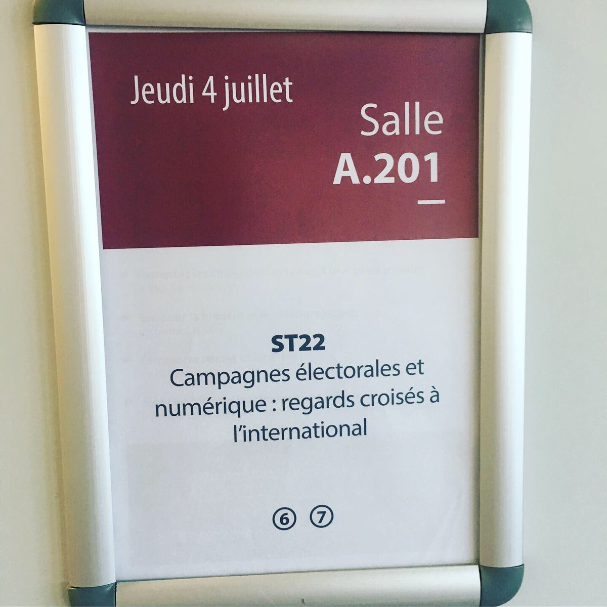 Dubois_P's tweet photo. La semaine dernière avait lieu le Congrès #AFSP2019 à @ScPoBx.  @pol_ulaval y avait une très belle délégation @grcplaval @ChaireDmocratie: @katryne_vs, @BaderBenMansour qui présentait aussi, et Marie Neihouser à l’org. de notre section thématique. #FiertéUL #SciencePolitique 🤓📚 https://t.co/P4yezLUSLh