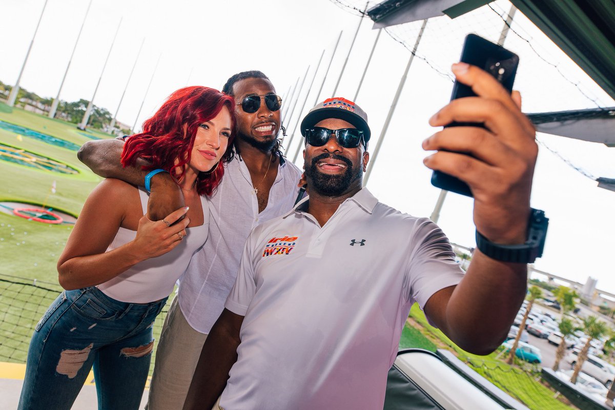 irieweekend's tweet photo. Food, Fun &amp; Selfies (with @sharnaburgess and Josh Norman)
🍔🏌🏾‍♂️🏌🏻‍♀️📲😍 
It couldn’t get any better!!!
@samsungmobile @topgolf 
@irieevents @iriefoundation @irieweekend @irie @underarmour https://t.co/H8Sda9EJDx