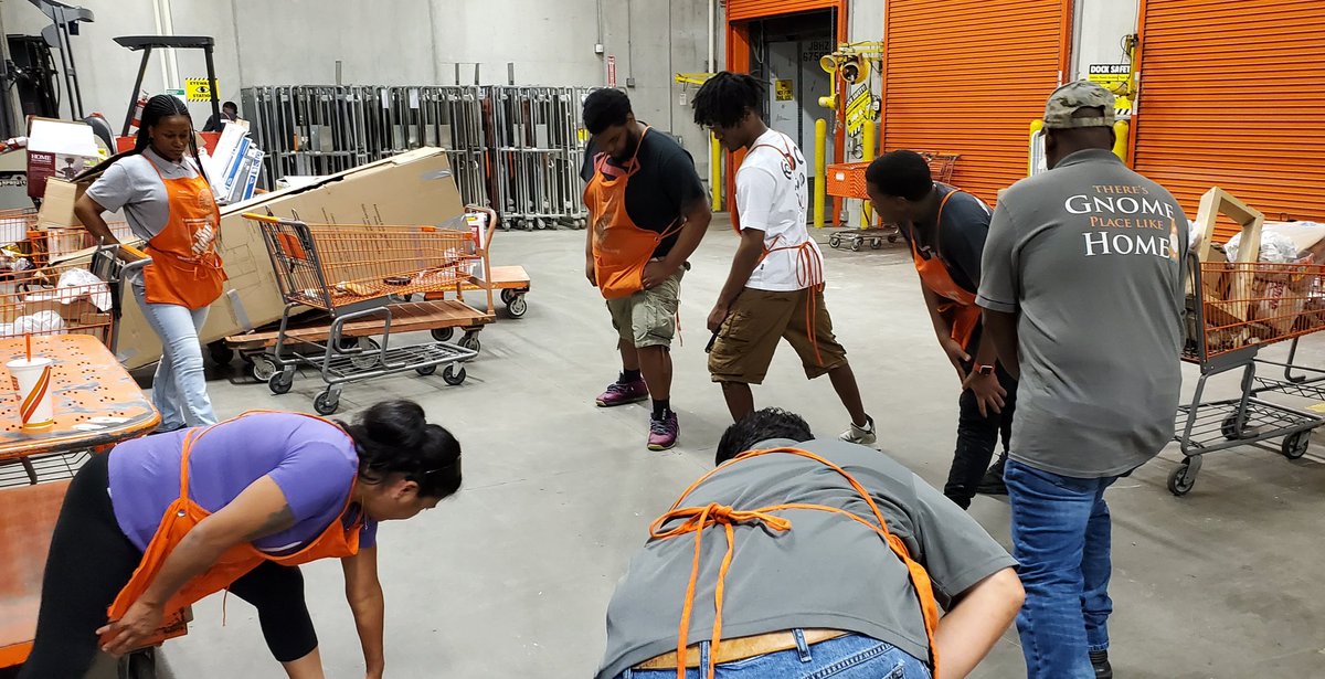BrandiBasham's tweet photo. Needed to give a BIG thank you to Antonio for leading the freight team this week while their supervisor is on vacation. #gofreight #stretchandflex @THEBFERRARO https://t.co/t5BPlEe7Iw