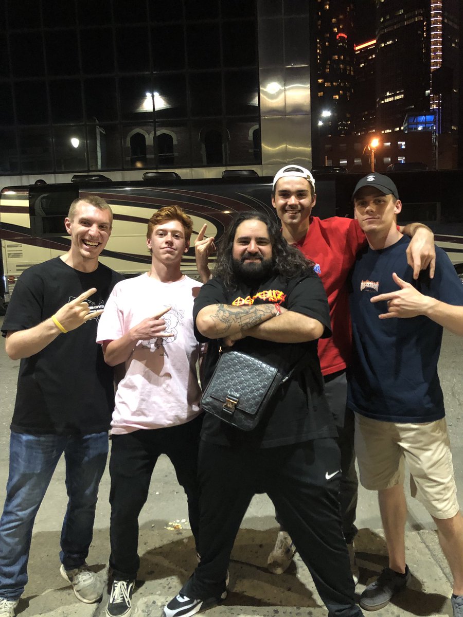 andypoulos28's tweet photo. Shout out @Pouya @RAMIREZ_187 and @LOOTAVELI for a great show and sticking around to chill with us for a while https://t.co/H8P5CMD1FT