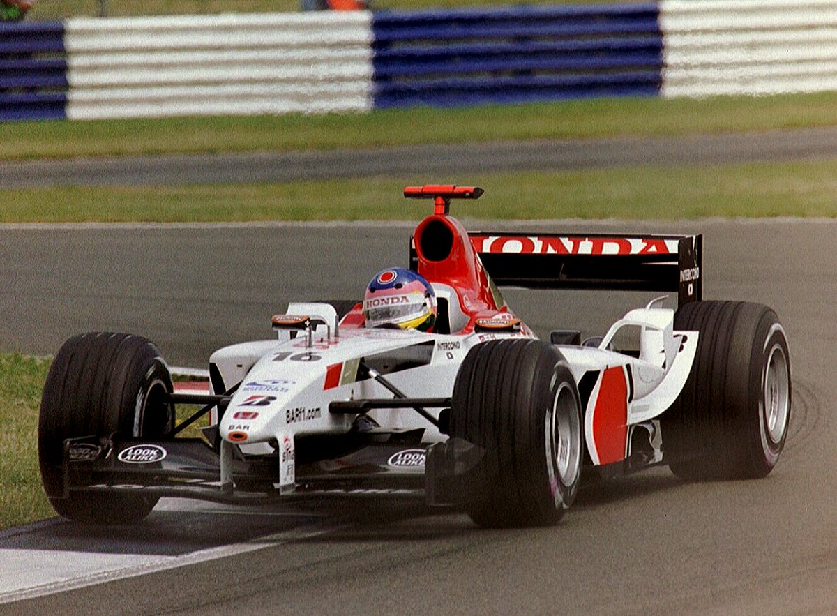 zdravkost's tweet photo. Jacques Villeneuve 🇨🇦 pushing the BAR 005-Honda V10 hard at the 2003 British GP. That wild track invasion made it one for the history books, but the racing was pure fire 🔥
📸: Martin Lee https://t.co/5IGePcUp57