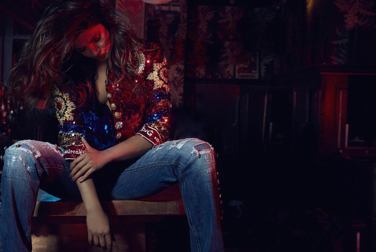 borderlyhq's tweet photo. Day 9. My favorite photo shoot. @priyankachopra #18DaysOfPC https://t.co/0sbL5Ptlkq