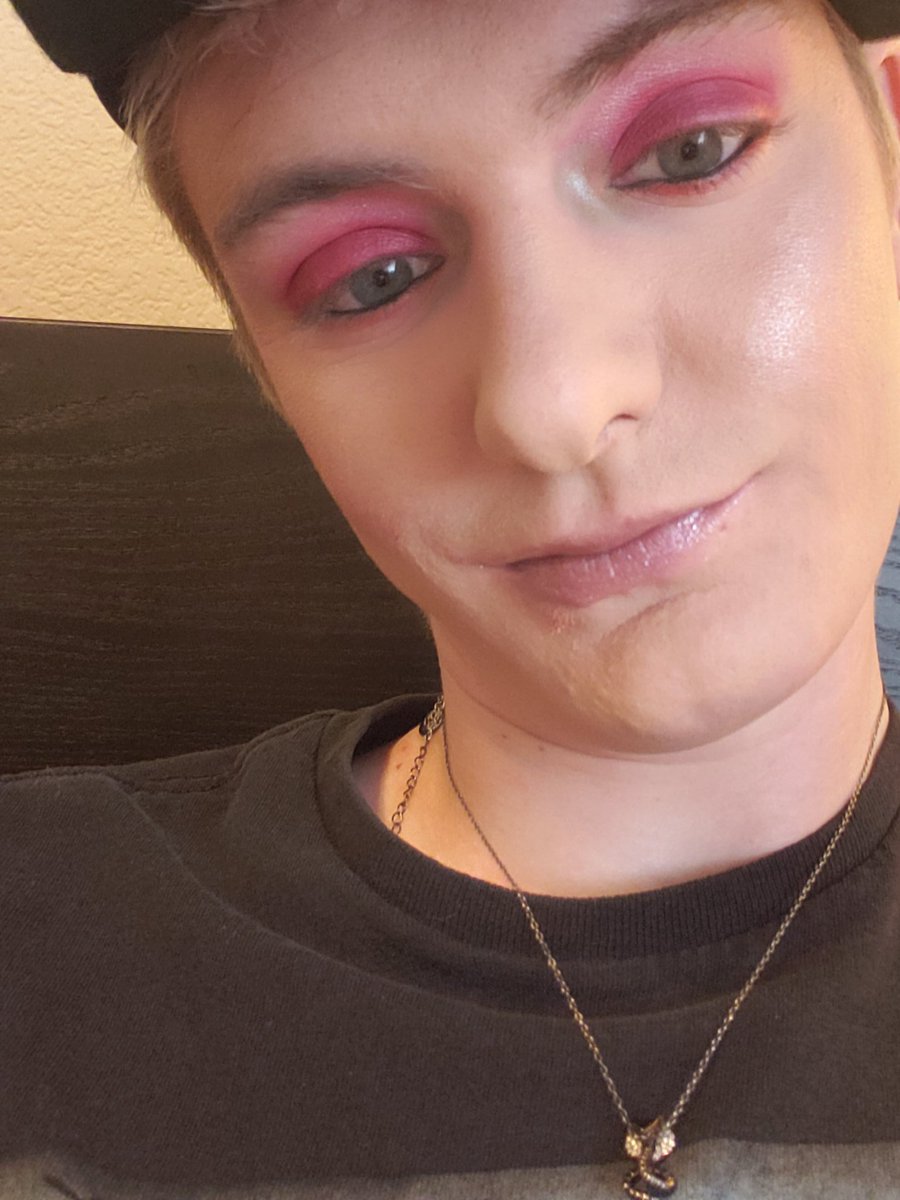 Gizmo_Plur's tweet photo. #JawbreakerPalette #brainfreeze #sequinglass #nofilter #JeffreeStarCosmetics https://t.co/eFwOCBYnV1