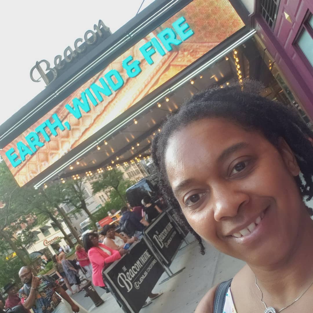 AriesErin's tweet photo. Today's Adventure brought me to the @beacontheatre so see the iconic, legendary @EarthWindFire I grew up hearing my mom listen to their music and loved it! Now I get to see them perform live!! #WhenMusicWasGood #LiveMusic #FanGirlWillTravel https://t.co/8hPtj4IhfF