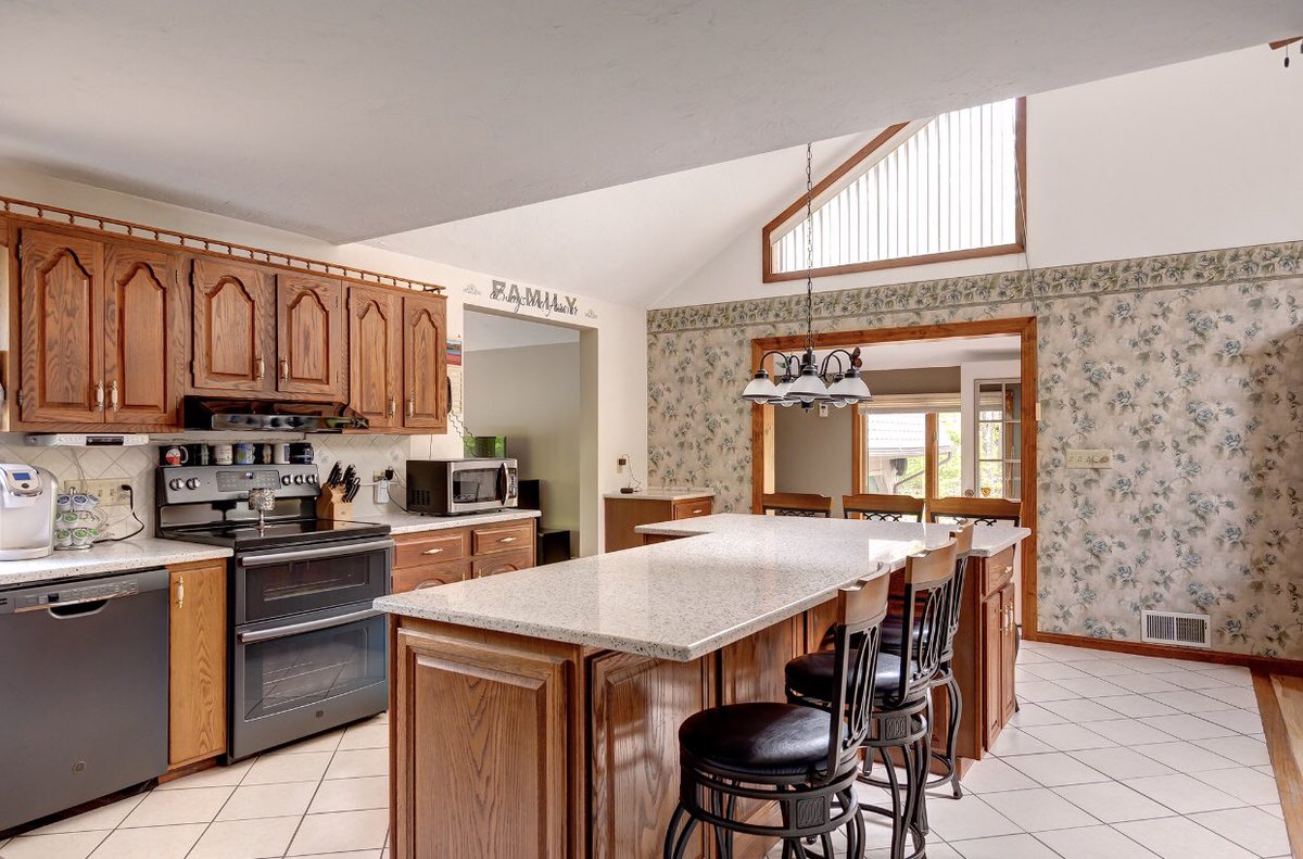 🚨 Open House @ 767 NW Main St., Douglas, MA 🚨 
• Saturday, 11:00 am - 1:00 pm. 
This is a home that you have to see in person to fully grasp how much there is to offer! Check out our Facebook page for more details! 🏠
#HeritageandMain