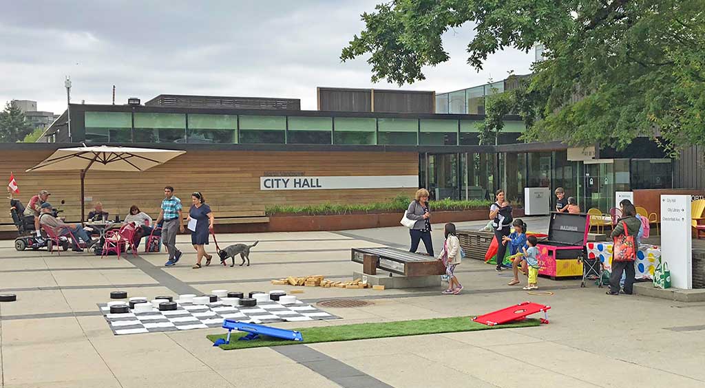 CityOfNorthVan's tweet photo. Should we meet in the Plaza for Lunch on Thursday? You bet, everyone is doing it for the #LongTableLunch series all summer long. Thursdays in July & August | 12pm - 2pm | Civic Plaza #NorthVan https://t.co/pjzWwzYGCh