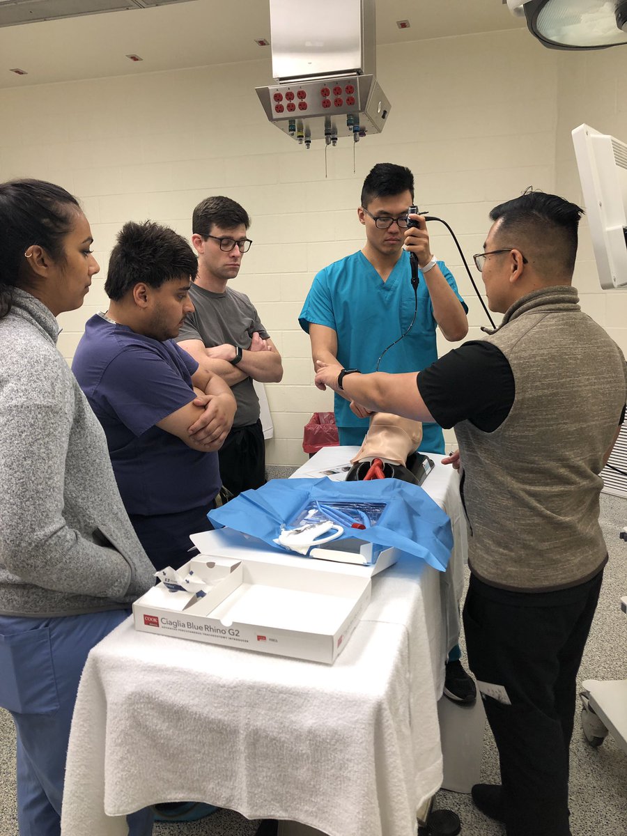 sfaiz212's tweet image. Afternoon stations in full effect with #PercTrach with our #IP @AAB_IP experts @McGovernPulmCC Dr. Jani and former #MDAPulmonary fellow and now UTSA faculty Dr Ong #OneMDAnderson Our @McGovernPulmCC learners are concentrating #MedEd #PCCM
